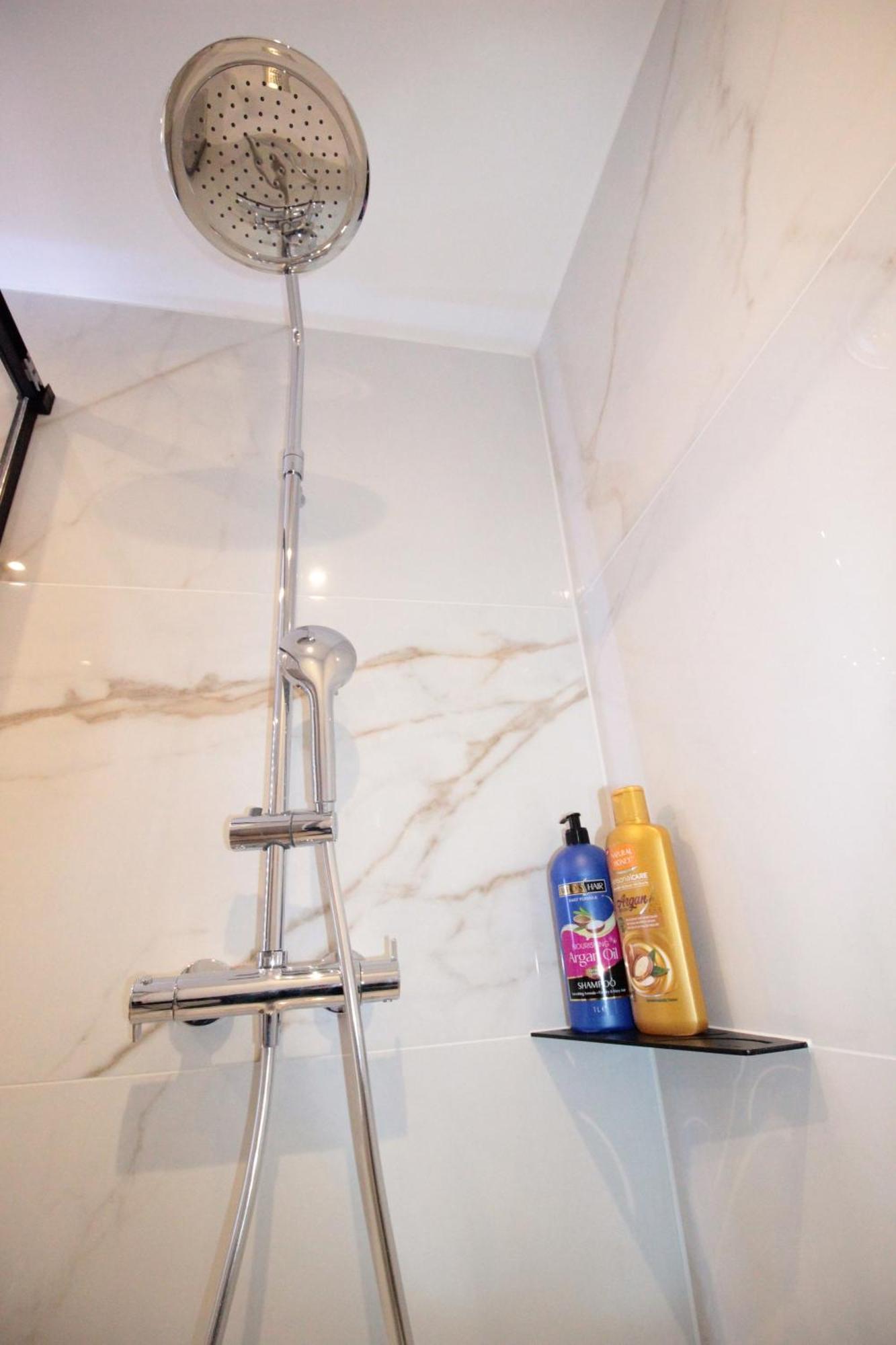 Luxury Studio, Rez De Chaussee, Parking Prive Video Surveillance, Canape Haute Qualite Convertible Couchage 2 Personnes, Centre Ville Proche, Restaurant, Boulangerie 2 Minutes A Pied, Terrasse - 800Metre Carre De Terrain - Gere Par Presta-Zen'Service Verdun-sur-Meuse Esterno foto
