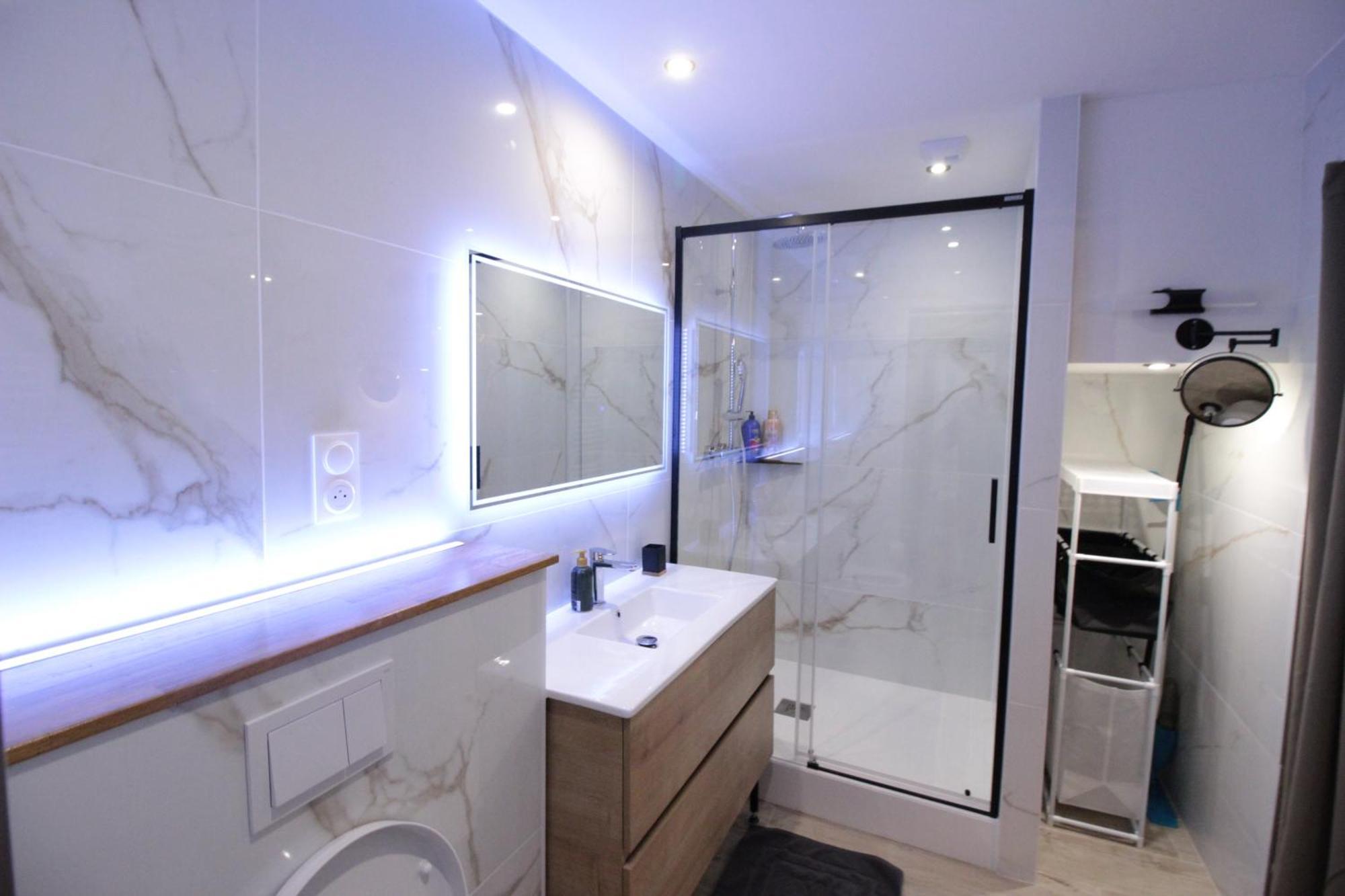 Luxury Studio, Rez De Chaussee, Parking Prive Video Surveillance, Canape Haute Qualite Convertible Couchage 2 Personnes, Centre Ville Proche, Restaurant, Boulangerie 2 Minutes A Pied, Terrasse - 800Metre Carre De Terrain - Gere Par Presta-Zen'Service Verdun-sur-Meuse Esterno foto