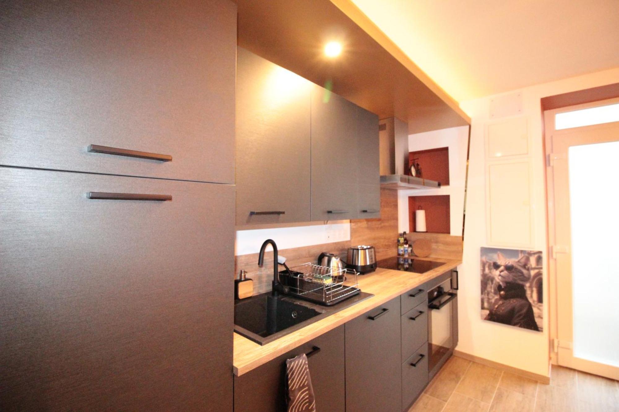 Luxury Studio, Rez De Chaussee, Parking Prive Video Surveillance, Canape Haute Qualite Convertible Couchage 2 Personnes, Centre Ville Proche, Restaurant, Boulangerie 2 Minutes A Pied, Terrasse - 800Metre Carre De Terrain - Gere Par Presta-Zen'Service Verdun-sur-Meuse Esterno foto