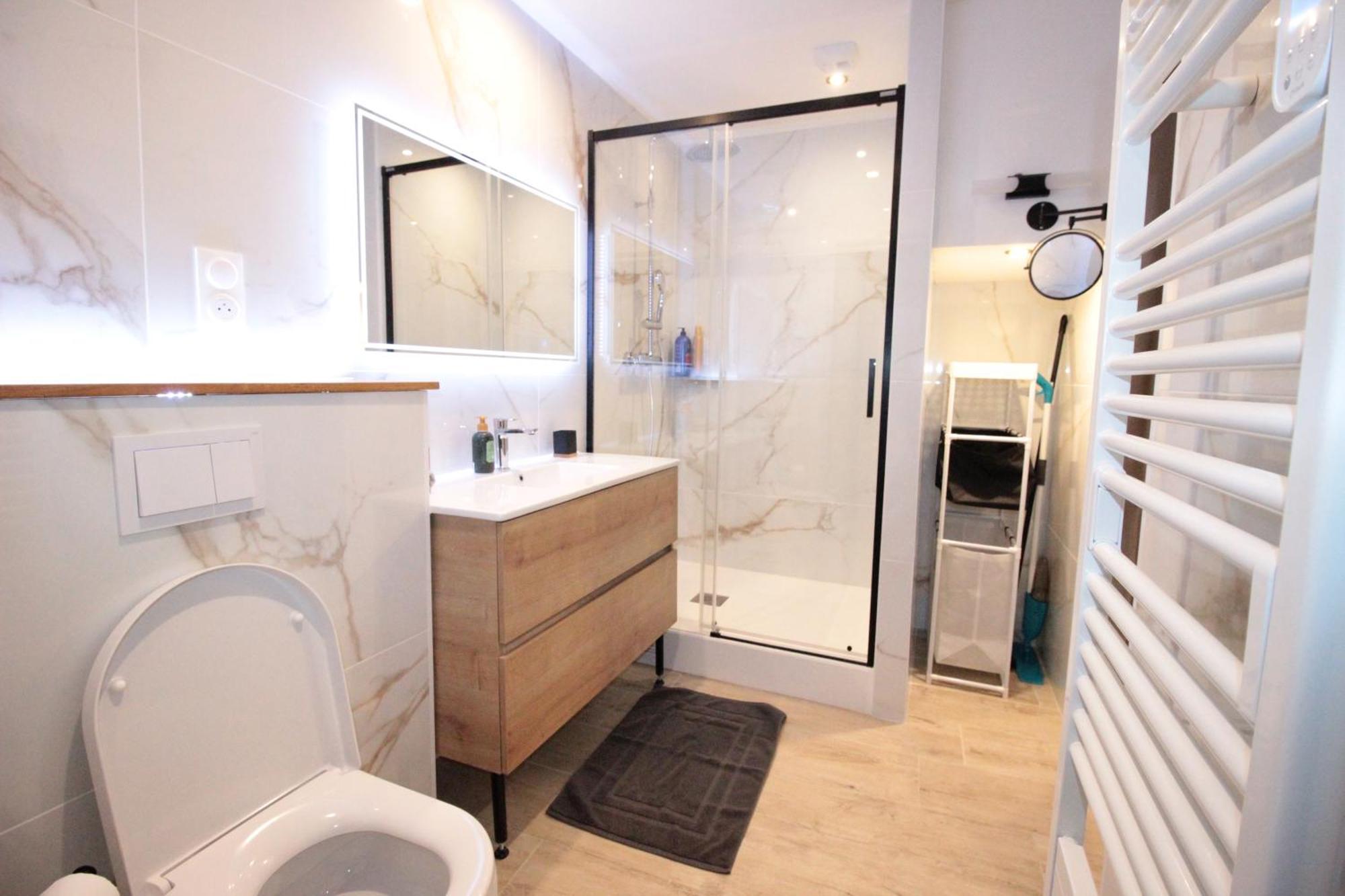 Luxury Studio, Rez De Chaussee, Parking Prive Video Surveillance, Canape Haute Qualite Convertible Couchage 2 Personnes, Centre Ville Proche, Restaurant, Boulangerie 2 Minutes A Pied, Terrasse - 800Metre Carre De Terrain - Gere Par Presta-Zen'Service Verdun-sur-Meuse Esterno foto