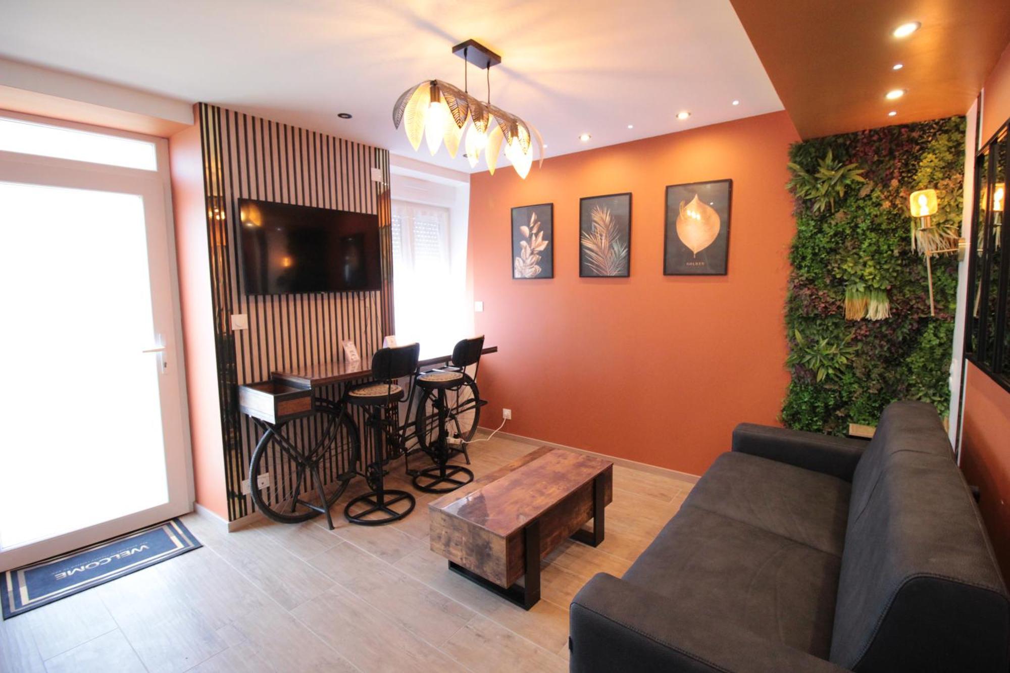 Luxury Studio, Rez De Chaussee, Parking Prive Video Surveillance, Canape Haute Qualite Convertible Couchage 2 Personnes, Centre Ville Proche, Restaurant, Boulangerie 2 Minutes A Pied, Terrasse - 800Metre Carre De Terrain - Gere Par Presta-Zen'Service Verdun-sur-Meuse Esterno foto