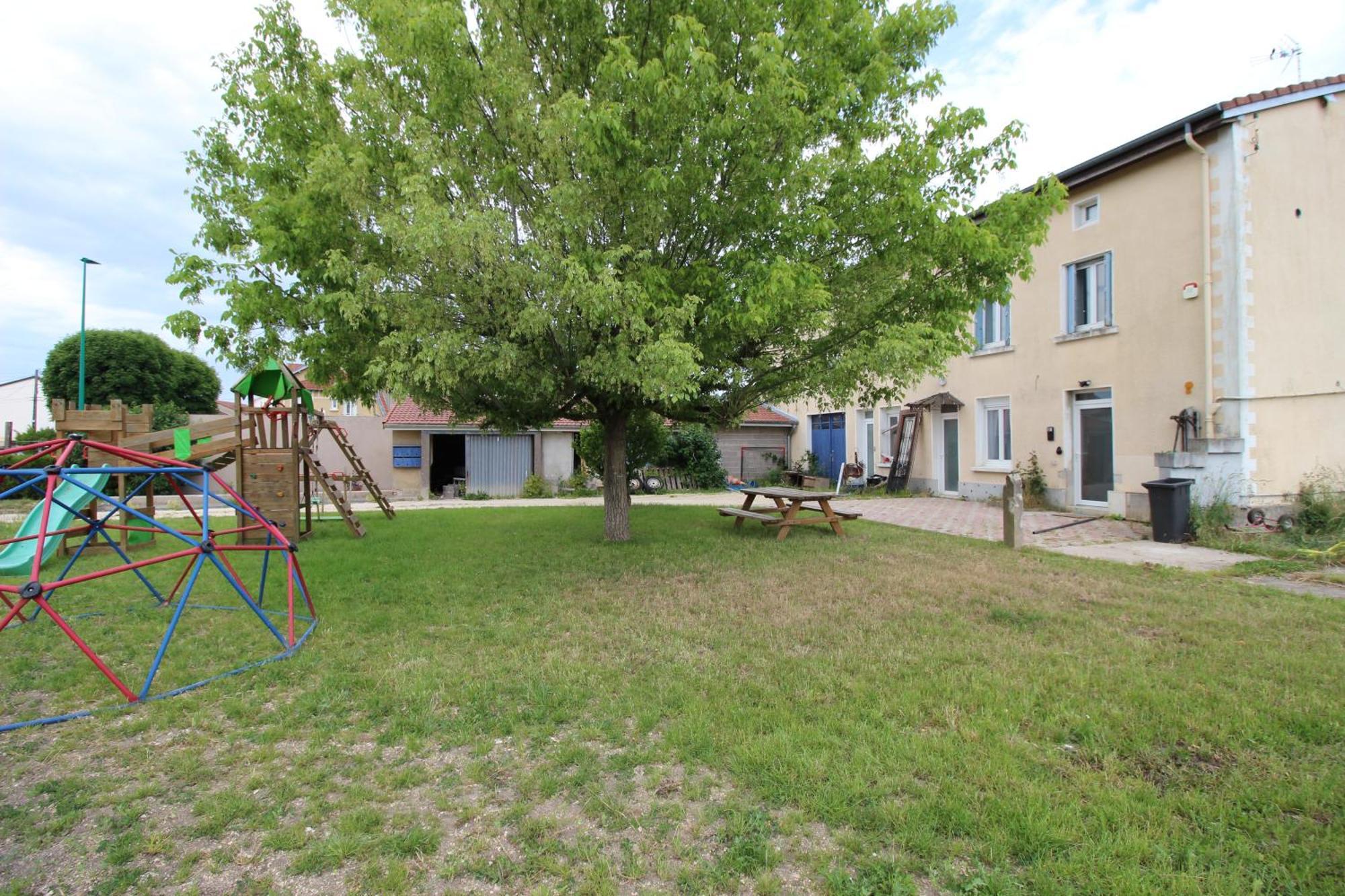 Luxury Studio, Rez De Chaussee, Parking Prive Video Surveillance, Canape Haute Qualite Convertible Couchage 2 Personnes, Centre Ville Proche, Restaurant, Boulangerie 2 Minutes A Pied, Terrasse - 800Metre Carre De Terrain - Gere Par Presta-Zen'Service Verdun-sur-Meuse Esterno foto